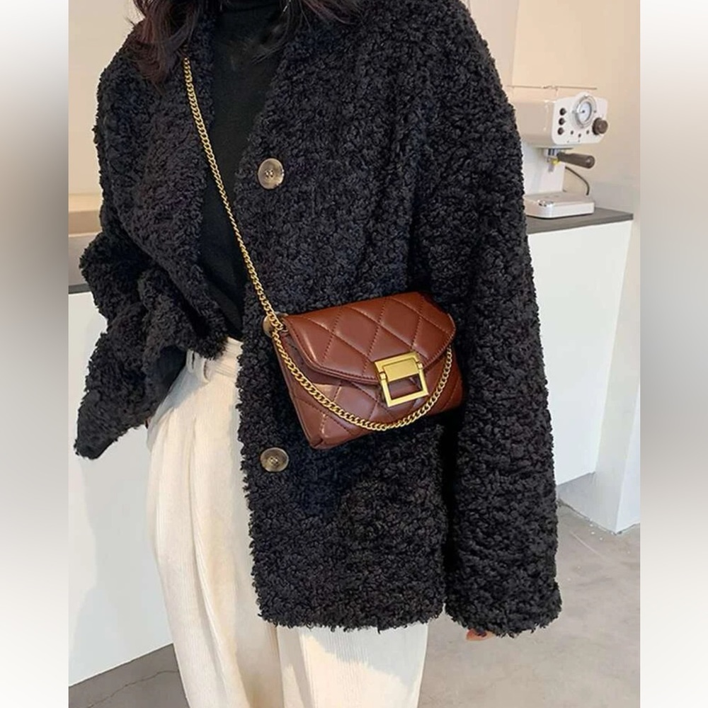 Chestnut quilted crossbody bag with gold chain. - Picture 6 of 6